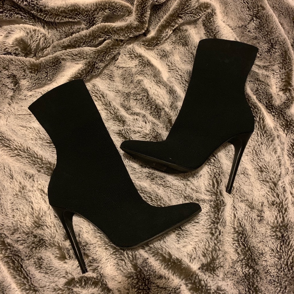Steven Madden Black Stretch Fabric Heel 9W